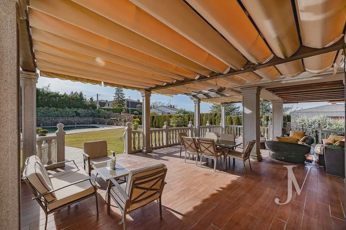 6 bedroom Villa for sale in El Casar with pool garage - € 1,600,000 (Ref: 9965641)