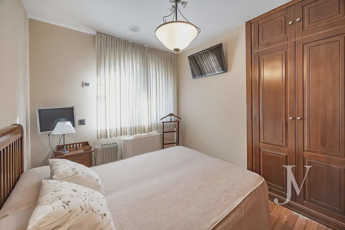 6 bedroom Villa for sale in El Casar with pool garage - € 1,600,000 (Ref: 9965641)