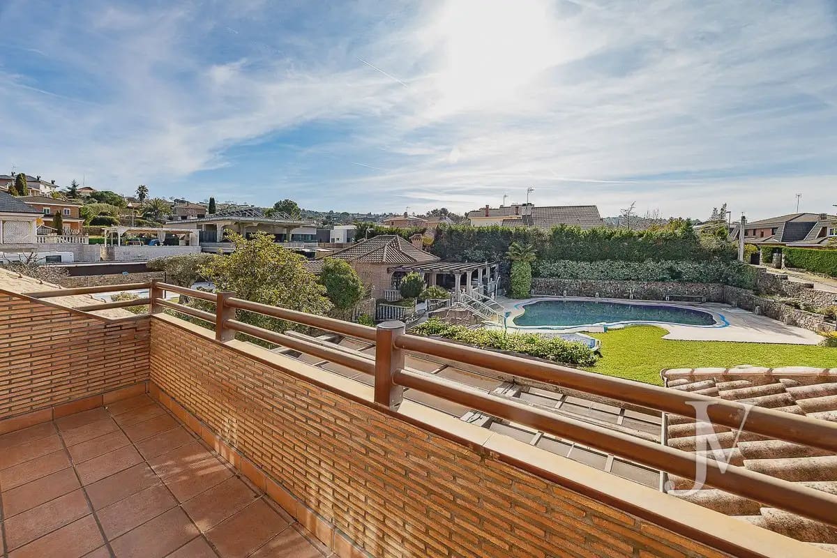 6 bedroom Villa for sale in El Casar with pool garage - € 1,600,000 (Ref: 9965641)