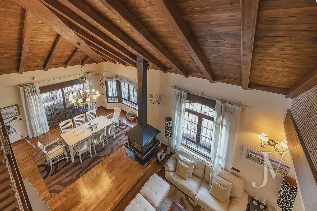 6 bedroom Villa for sale in El Casar with pool garage - € 1,600,000 (Ref: 9965641)