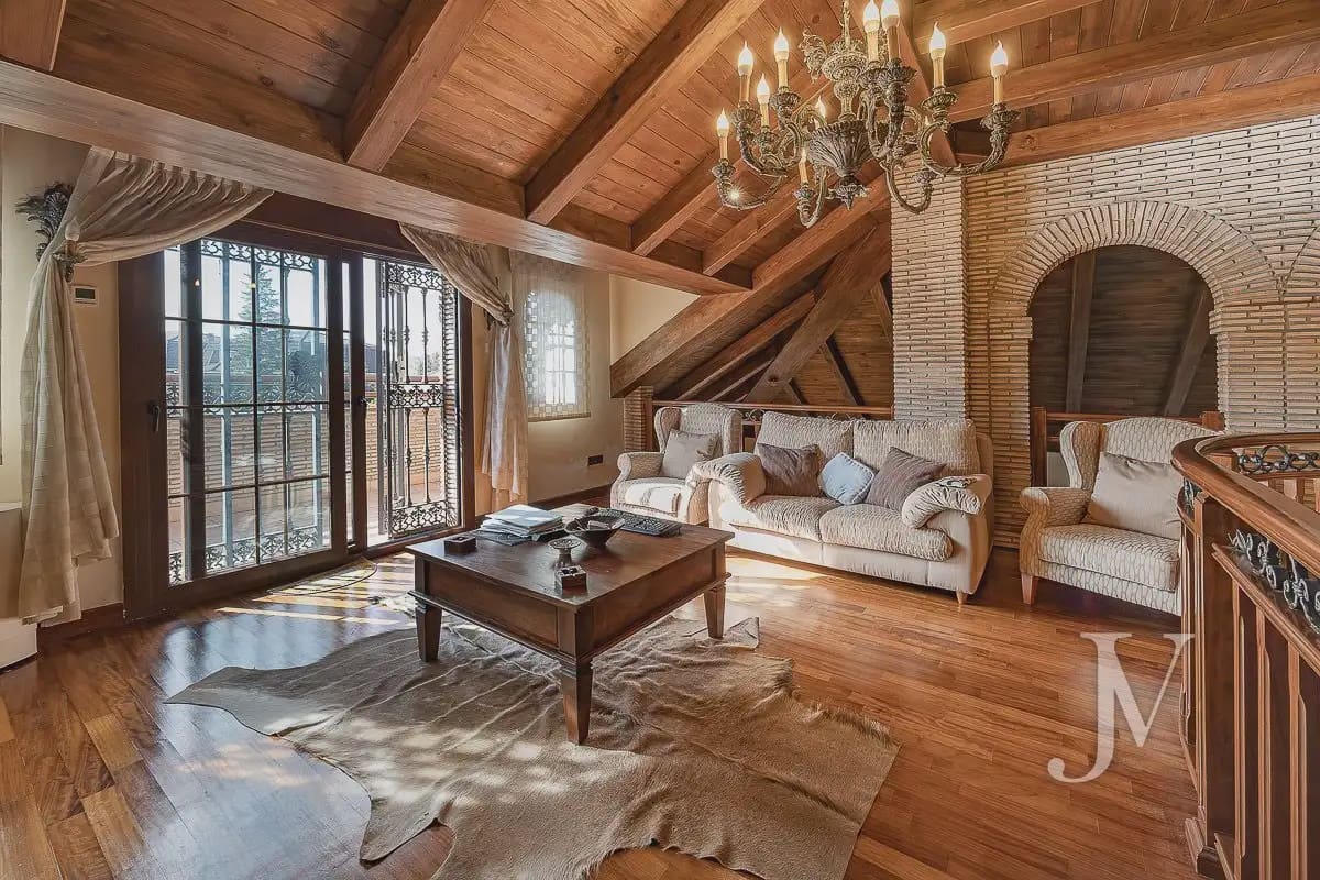 6 bedroom Villa for sale in El Casar with pool garage - € 1,600,000 (Ref: 9965641)