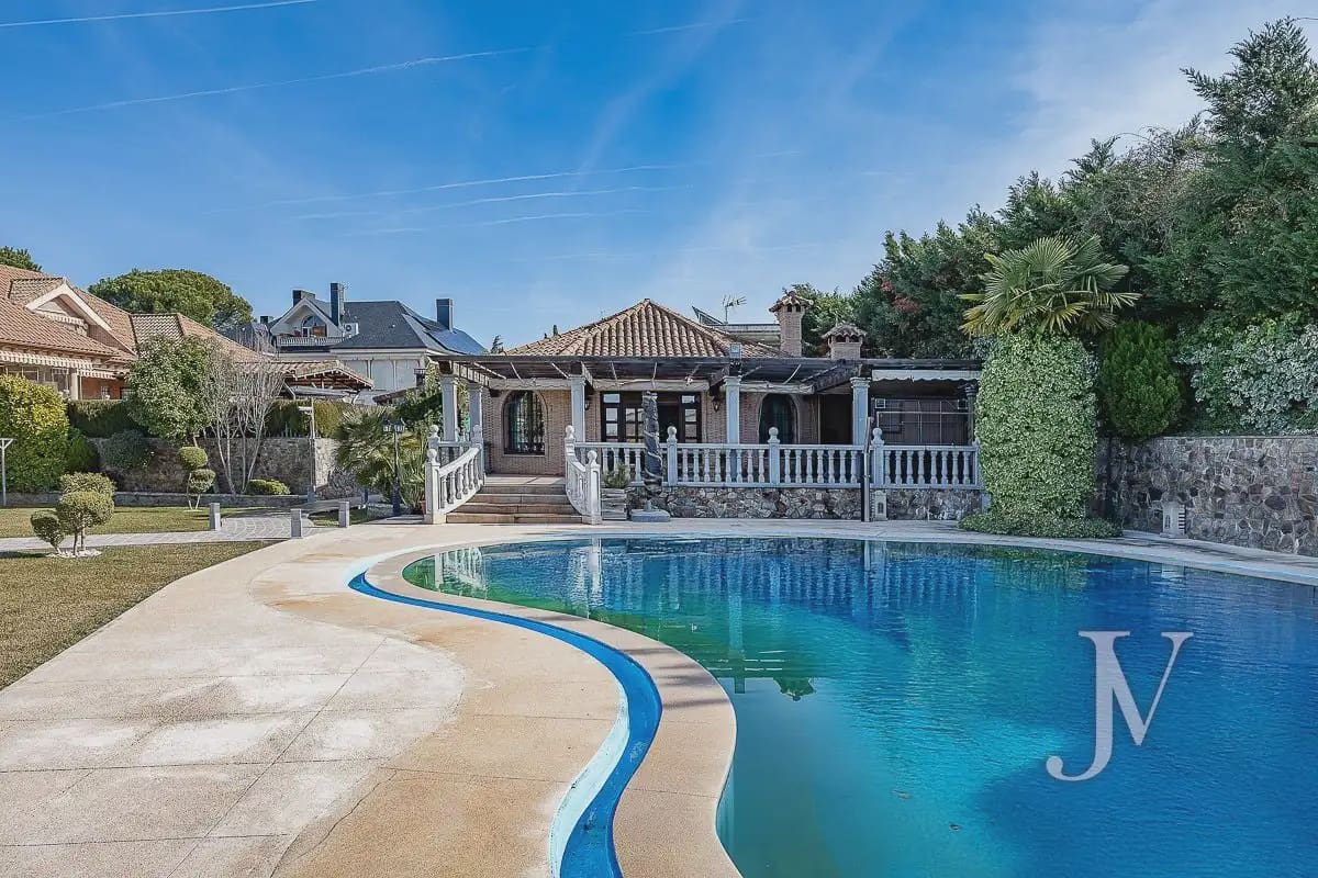 6 bedroom Villa for sale in El Casar with pool garage - € 1,600,000 (Ref: 9965641)