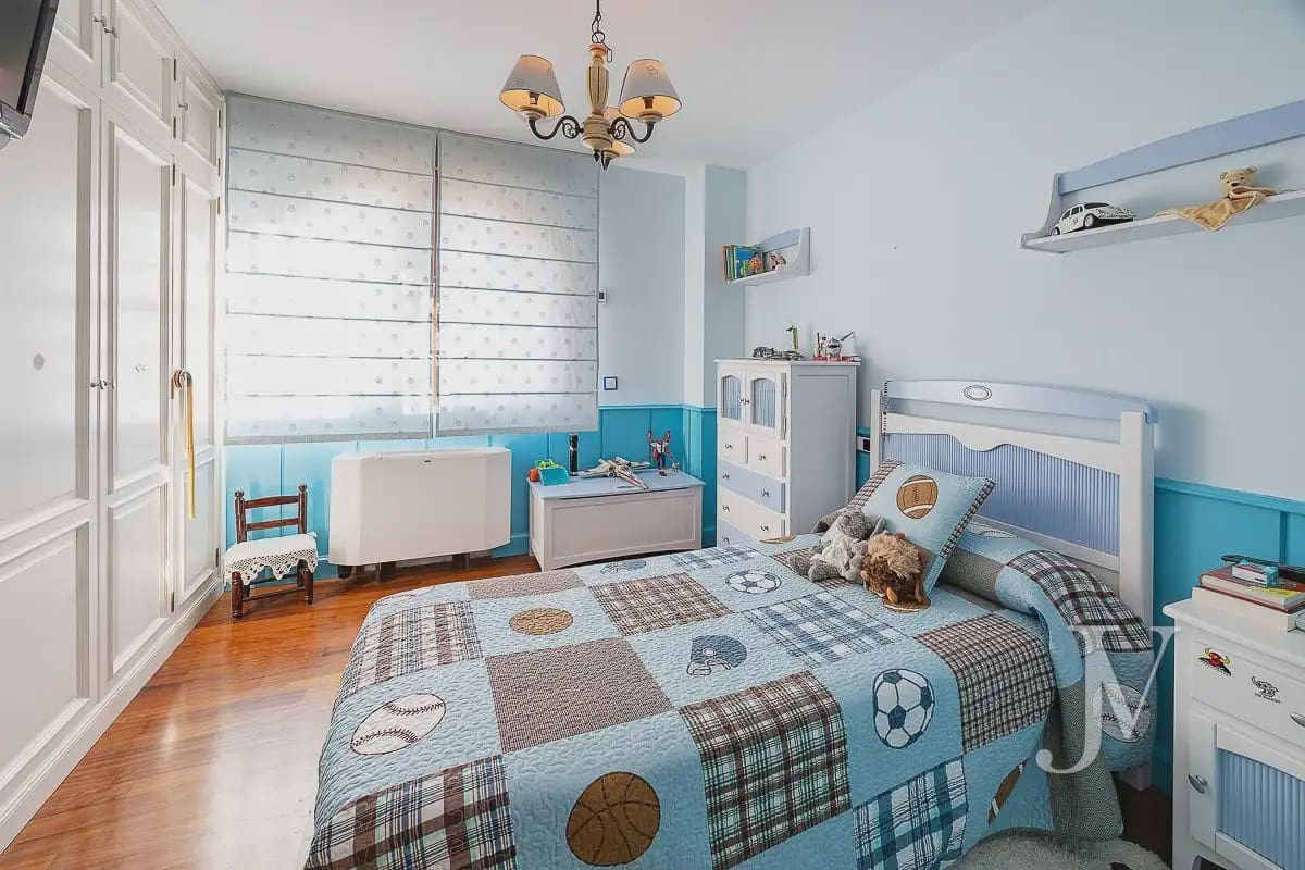 6 bedroom Villa for sale in El Casar with pool garage - € 1,600,000 (Ref: 9965641)