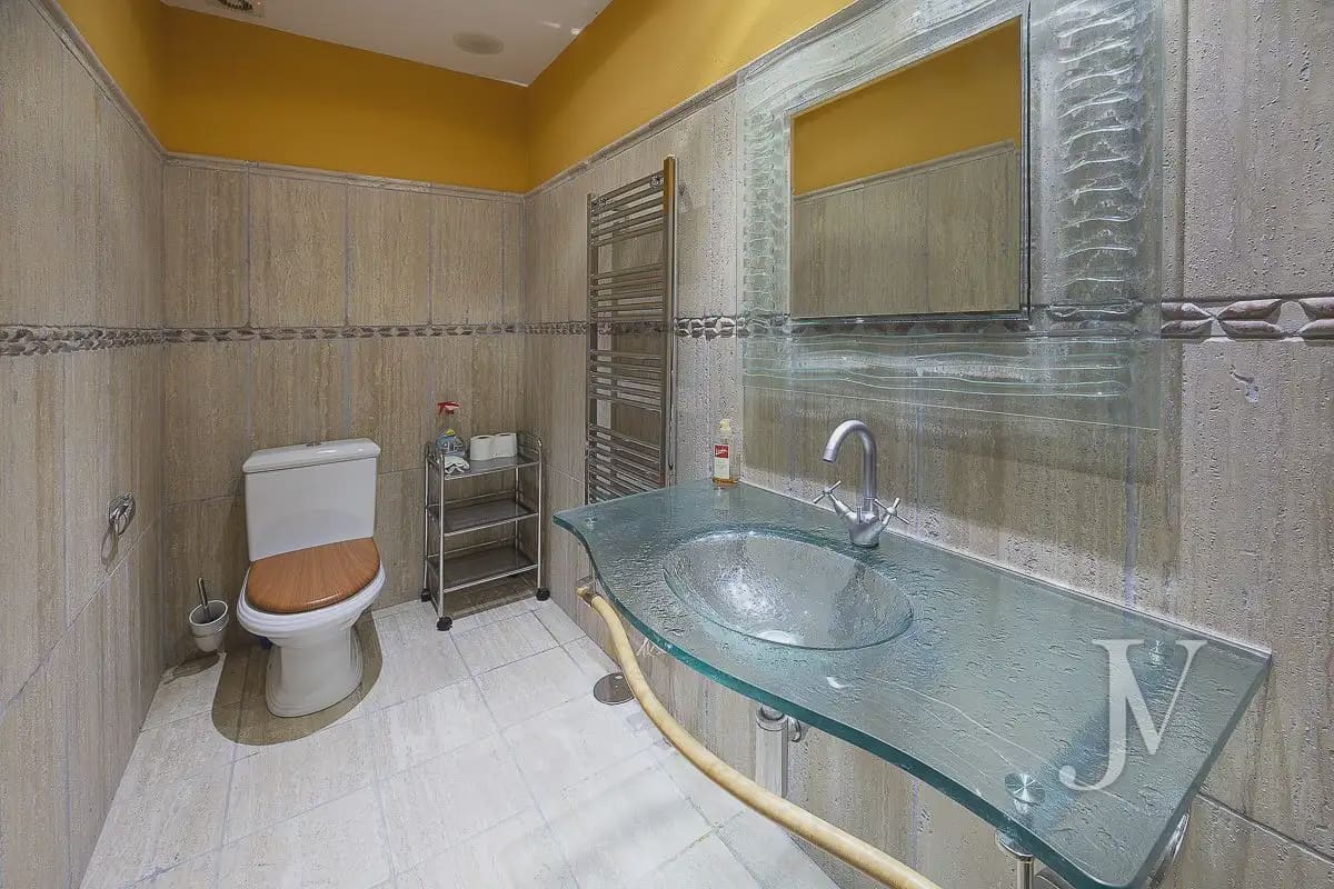 6 bedroom Villa for sale in El Casar with pool garage - € 1,600,000 (Ref: 9965641)