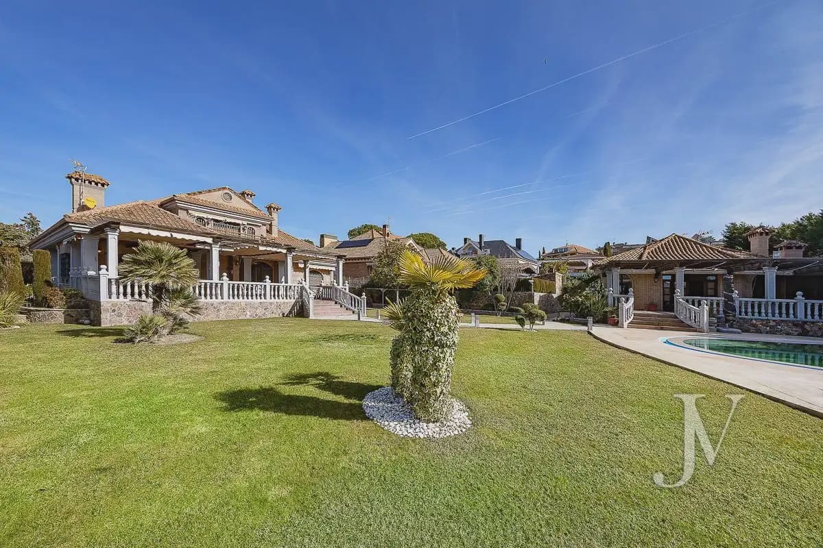 6 bedroom Villa for sale in El Casar with pool garage - € 1,600,000 (Ref: 9965641)