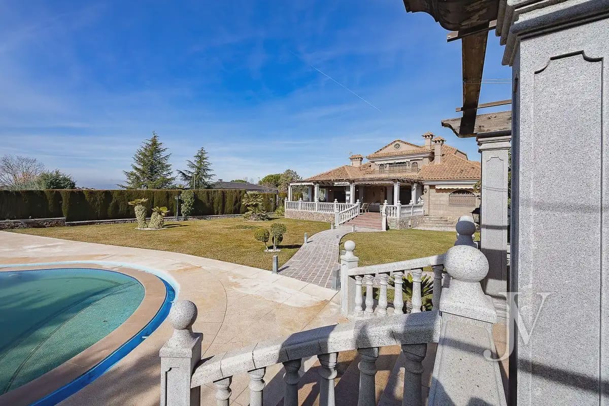 6 bedroom Villa for sale in El Casar with pool garage - € 1,600,000 (Ref: 9965641)