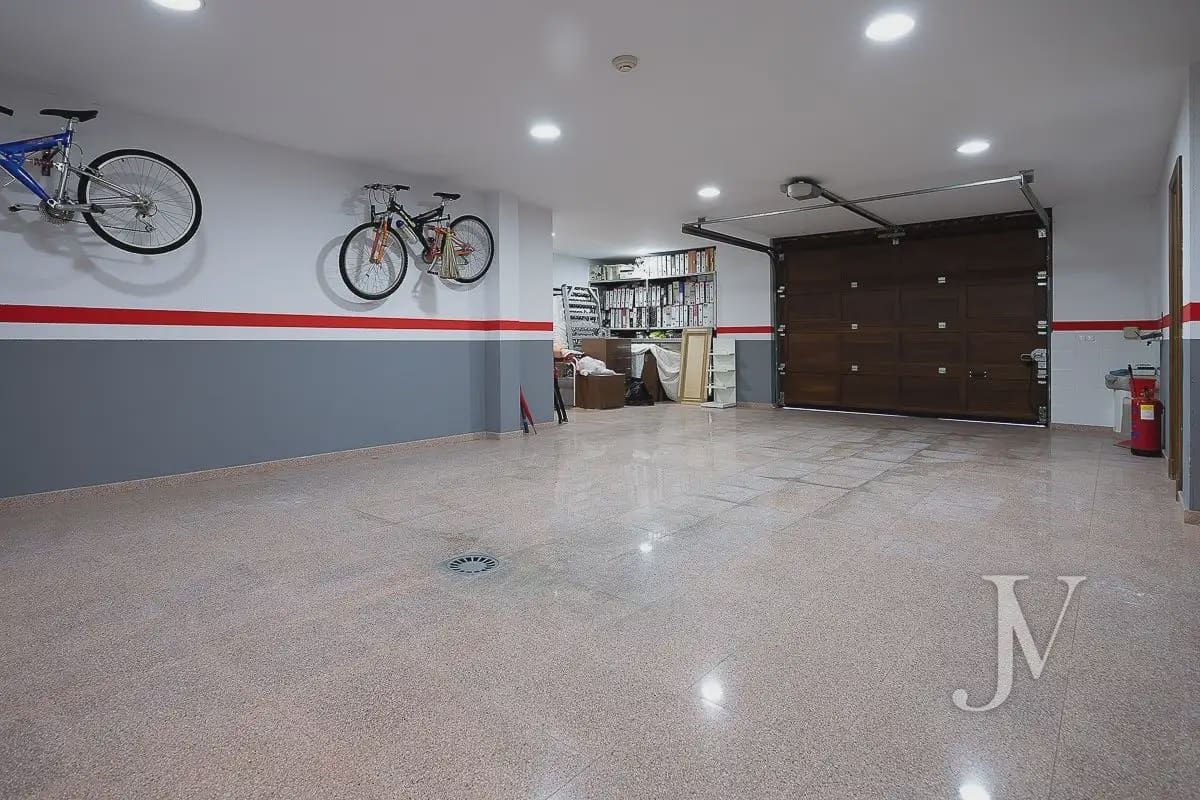 6 bedroom Villa for sale in El Casar with pool garage - € 1,600,000 (Ref: 9965641)
