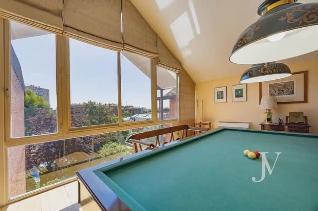 5 quarto Moradia Geminada para arrendar em Ciudad Universitaria, Madrid cidade com piscina garagem - 4 900 € (Ref: 9965643)