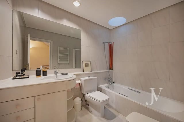 5 quarto Moradia Geminada para arrendar em Ciudad Universitaria, Madrid cidade com piscina garagem - 4 900 € (Ref: 9965643)