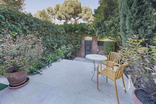 5 quarto Moradia Geminada para arrendar em Ciudad Universitaria, Madrid cidade com piscina garagem - 4 900 € (Ref: 9965643)