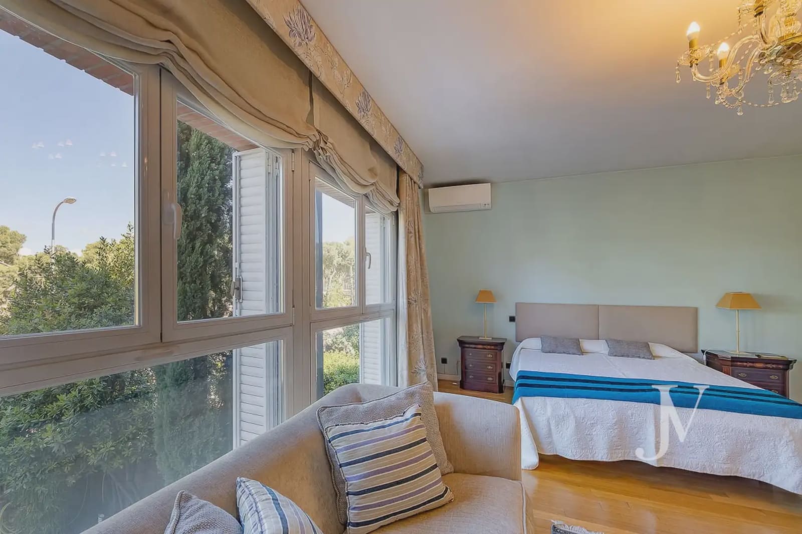 5 quarto Moradia Geminada para arrendar em Madrid cidade com piscina garagem - 4 900 € (Ref: 9965643)
