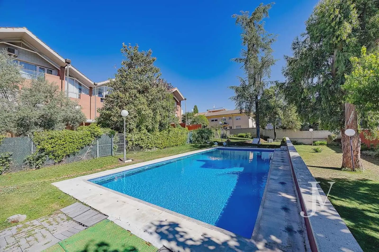 5 quarto Moradia Geminada para arrendar em Madrid cidade com piscina garagem - 4 900 € (Ref: 9965643)