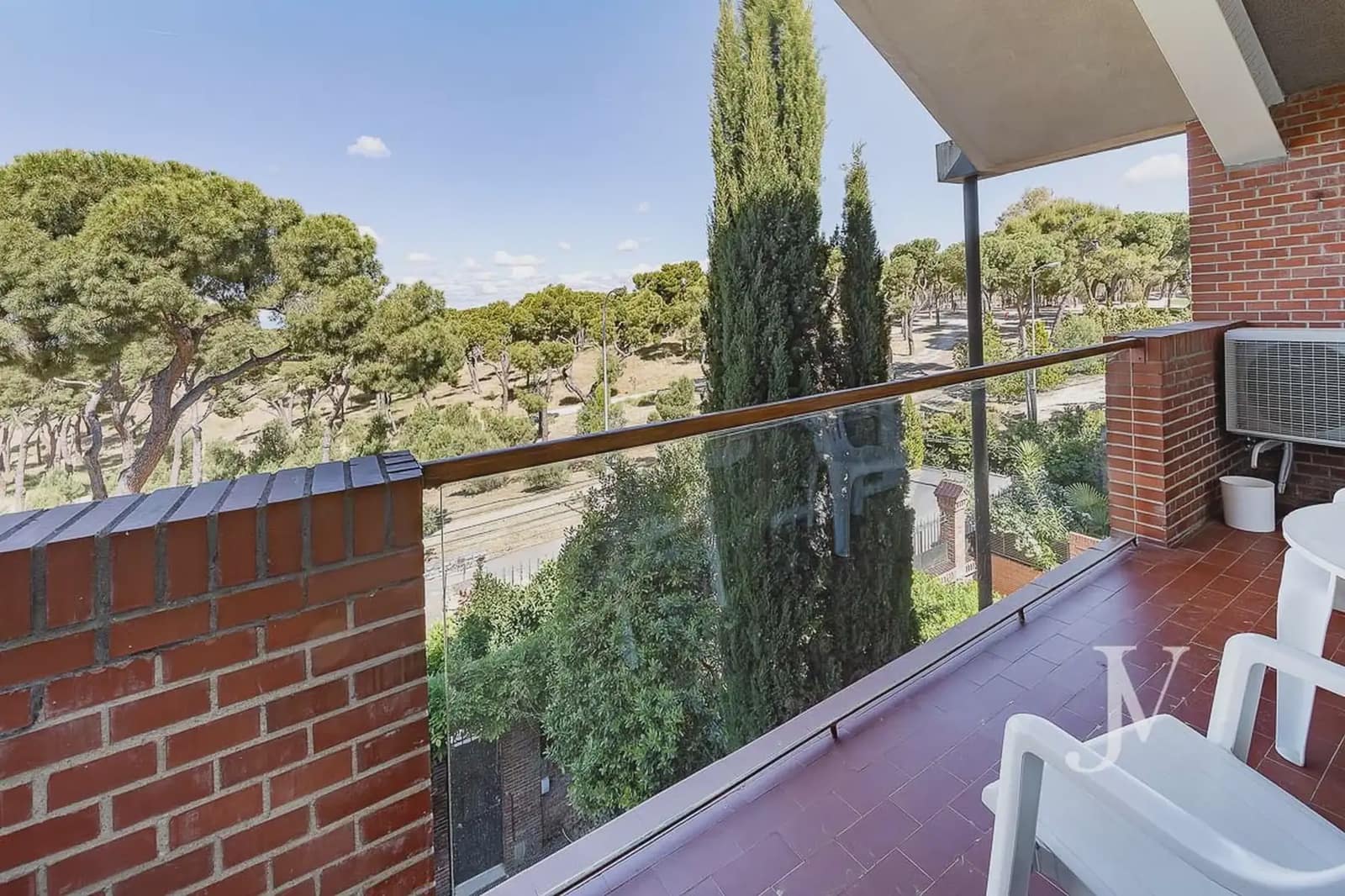 5 quarto Moradia Geminada para arrendar em Madrid cidade com piscina garagem - 4 900 € (Ref: 9965643)