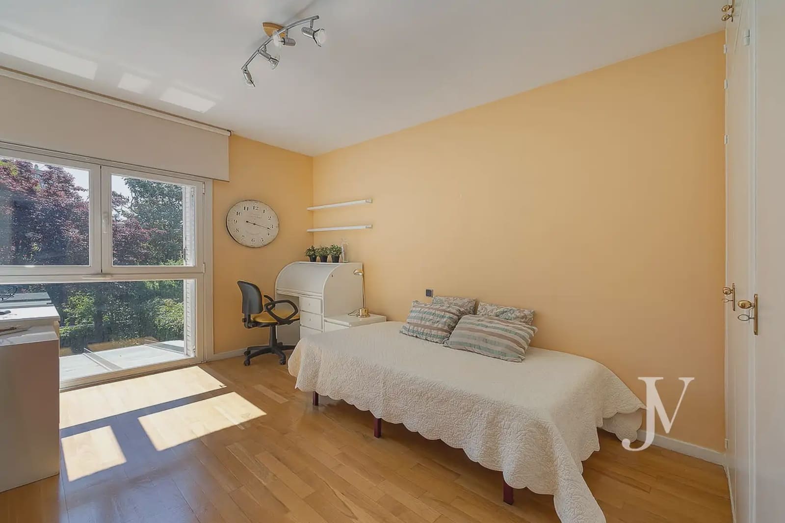 5 quarto Moradia Geminada para arrendar em Madrid cidade com piscina garagem - 4 900 € (Ref: 9965643)