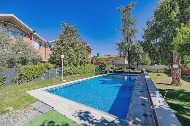 5 quarto Moradia Geminada para arrendar em Ciudad Universitaria, Madrid cidade com piscina garagem - 4 900 € (Ref: 9965643)