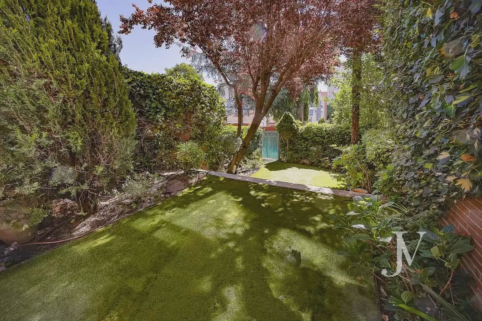 5 quarto Moradia Geminada para arrendar em Madrid cidade com piscina garagem - 4 900 € (Ref: 9965643)