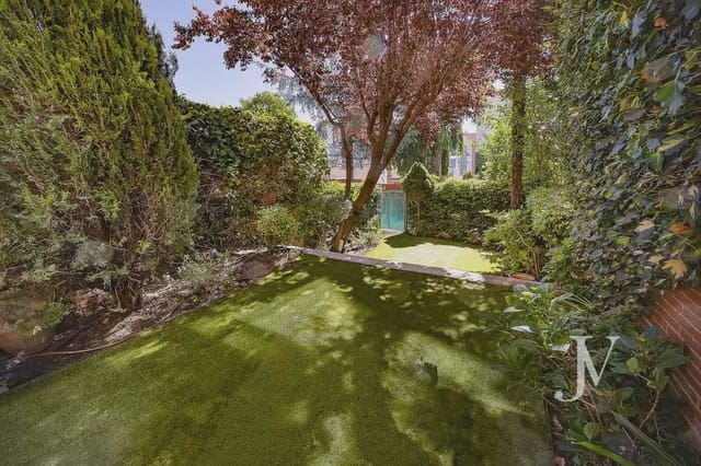 5 quarto Moradia Geminada para arrendar em Ciudad Universitaria, Madrid cidade com piscina garagem - 4 900 € (Ref: 9965643)