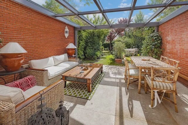5 quarto Moradia Geminada para arrendar em Ciudad Universitaria, Madrid cidade com piscina garagem - 4 900 € (Ref: 9965643)