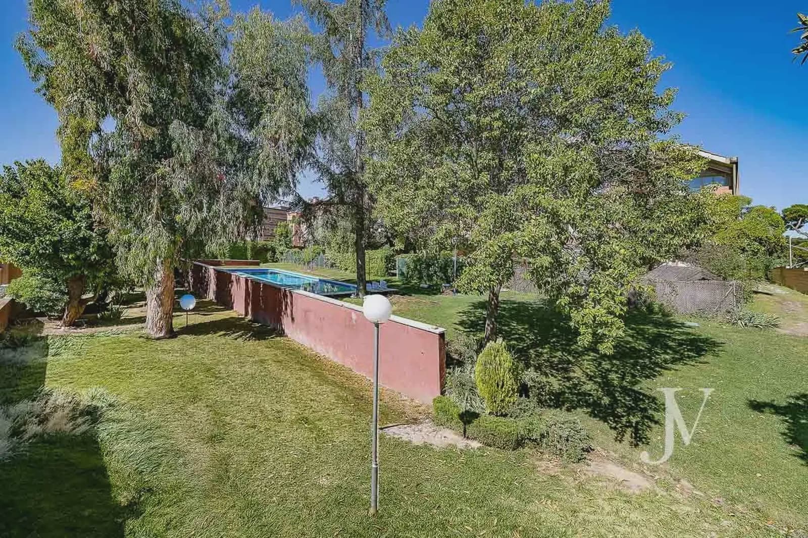 5 quarto Moradia Geminada para arrendar em Madrid cidade com piscina garagem - 4 900 € (Ref: 9965643)