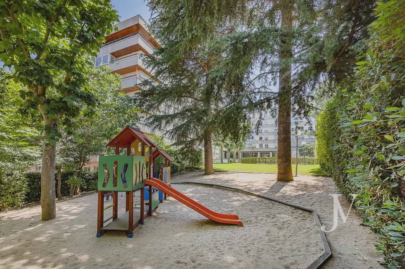 5 Zimmer Wohnung zu verkaufen in Madrid Stadt mit Pool Garage - 1.285.000 € (Ref: 9965648)