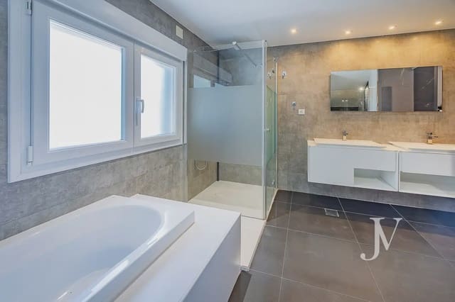 6 soverom Villa til salgs i La Moraleja, Alcobendas med svømmebasseng garasje - € 4 100 000 (Ref: 9965649)