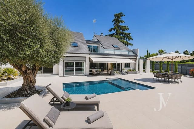 6 soverom Villa til salgs i La Moraleja, Alcobendas med svømmebasseng garasje - € 4 100 000 (Ref: 9965649)