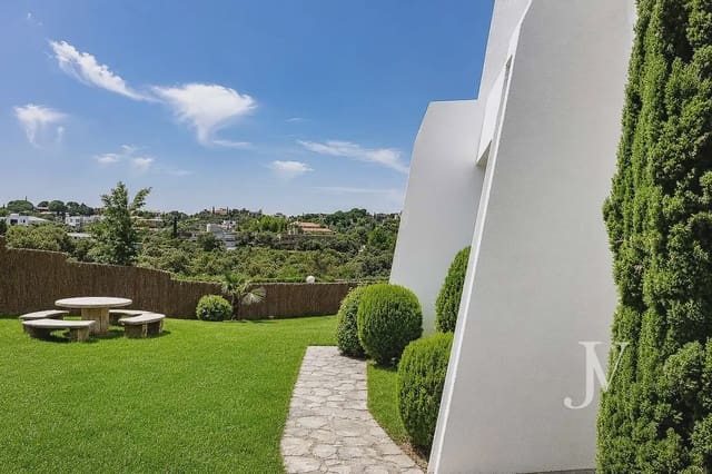 4 soverom Villa til salgs i San Sebastián de los Reyes med svømmebasseng garasje - € 1 900 000 (Ref: 9965651)