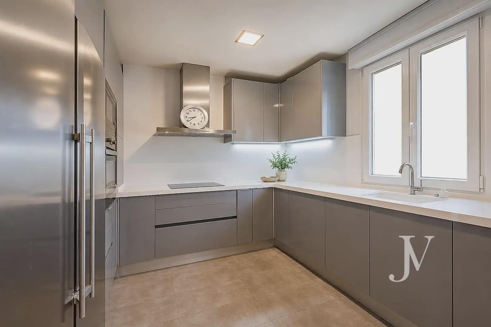 4 sovrum Lägenhet att hyra i Madrid stad med garage - 9 000 € (Ref: 9965652)
