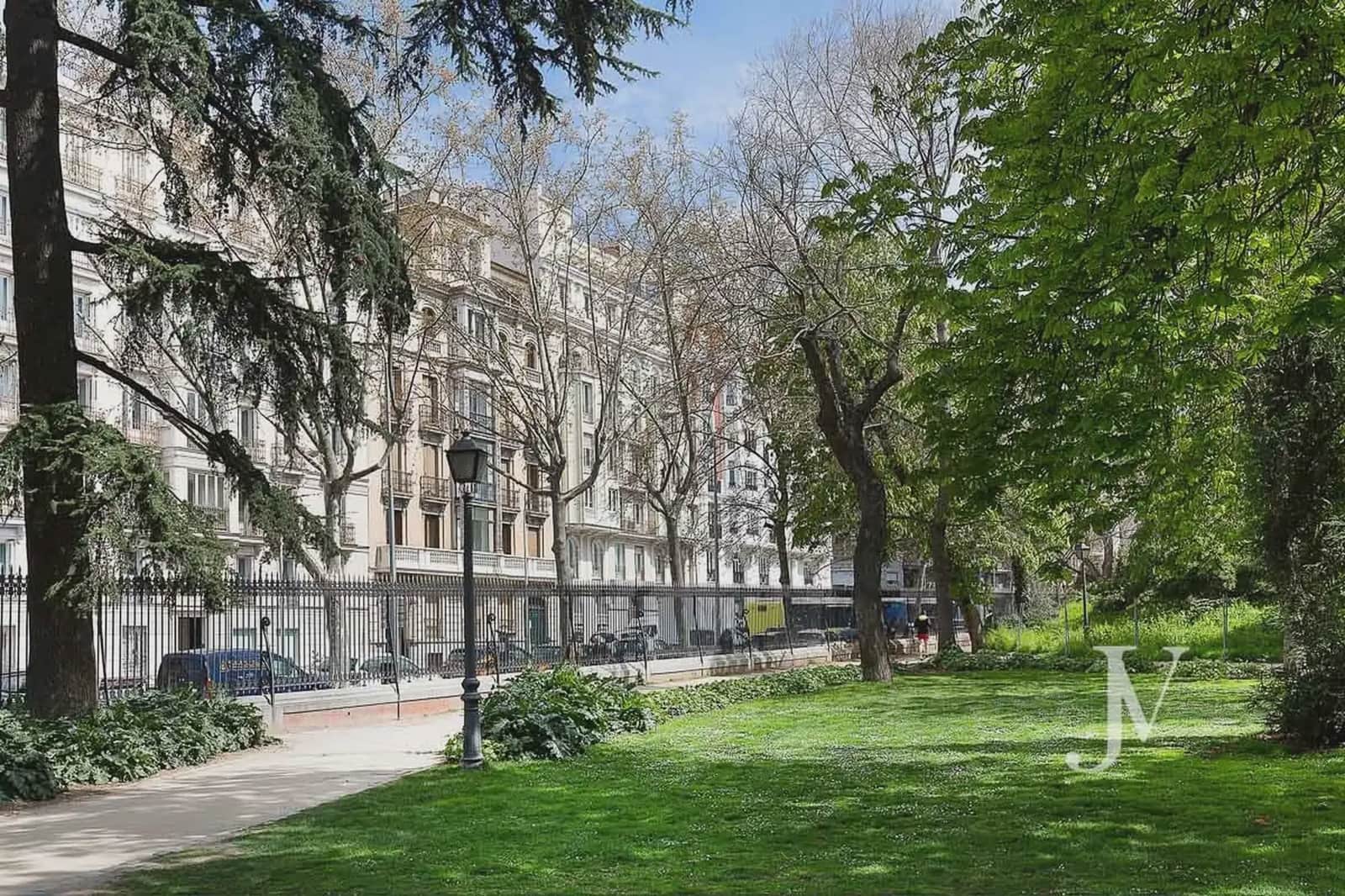 4 sovrum Lägenhet att hyra i Madrid stad med garage - 9 000 € (Ref: 9965652)