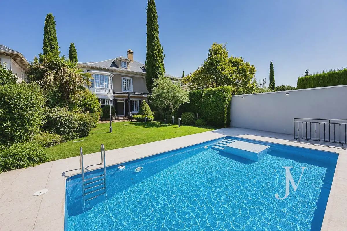Pareado de 5 habitaciones en Madrid ciudad en venta con piscina garaje - 3.150.000 € (Ref: 9997516)