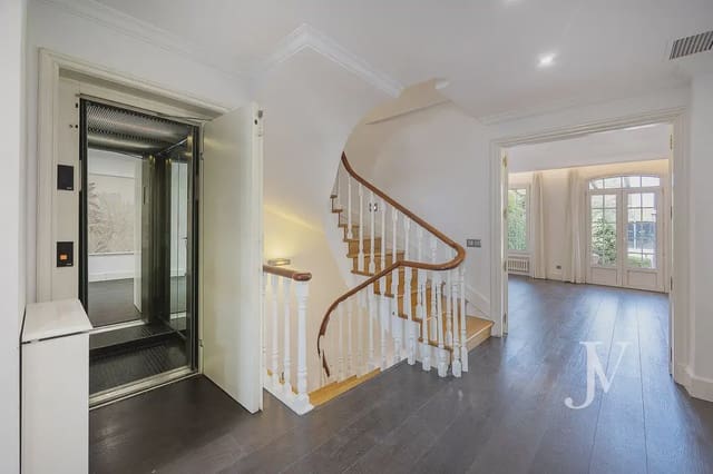 5 soverom Kjedet enebolig til salgs i Piovera, Madrid by med svømmebasseng garasje - € 3 150 000 (Ref: 9997516)
