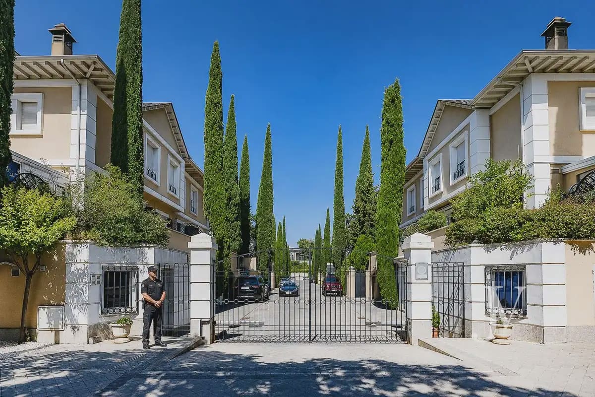 Pareado de 5 habitaciones en Madrid ciudad en venta con piscina garaje - 3.150.000 € (Ref: 9997516)