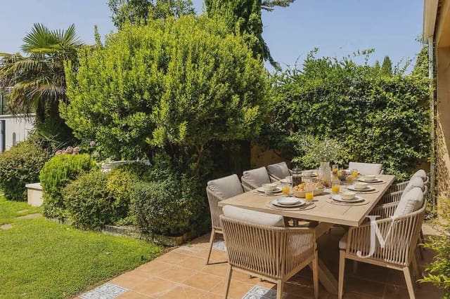 5 soverom Kjedet enebolig til salgs i Piovera, Madrid by med svømmebasseng garasje - € 3 150 000 (Ref: 9997516)