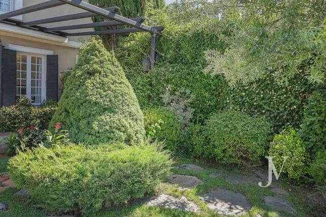 5 soverom Kjedet enebolig til salgs i Piovera, Madrid by med svømmebasseng garasje - € 3 150 000 (Ref: 9997516)