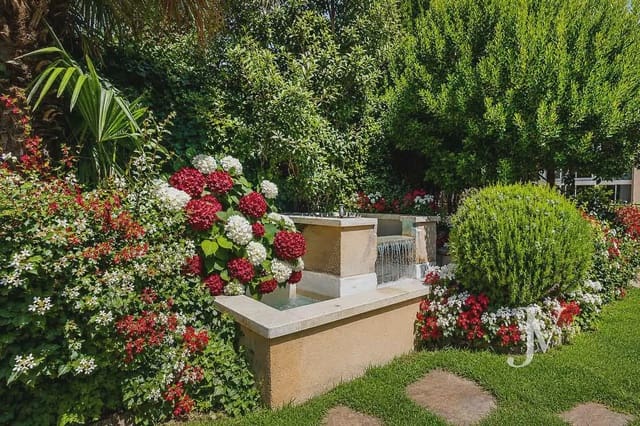 5 soverom Kjedet enebolig til salgs i Piovera, Madrid by med svømmebasseng garasje - € 3 150 000 (Ref: 9997516)