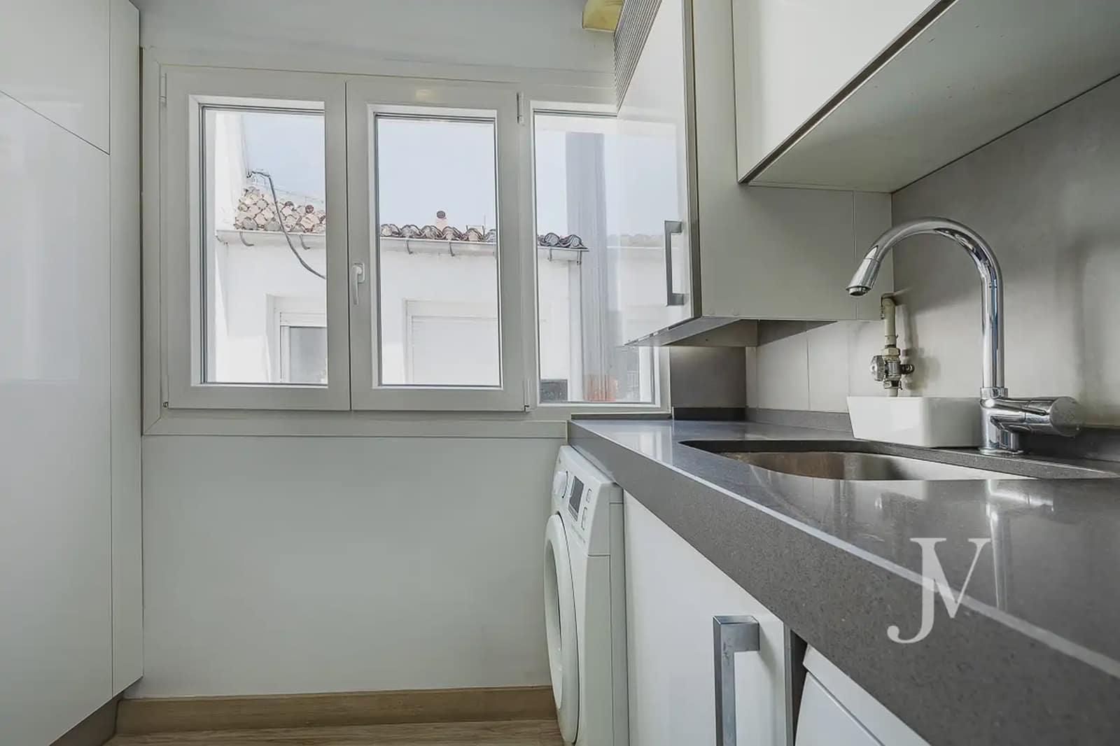 2 bedroom Penthouse for rent in Madrid city - € 2,300 (Ref: 9997596)