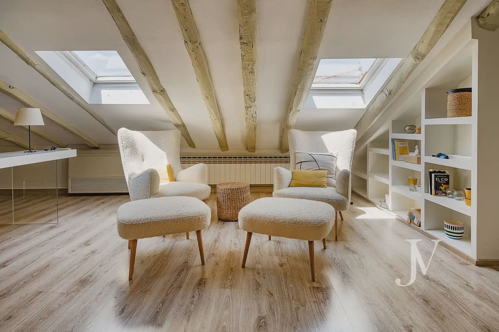 2 bedroom Penthouse for rent in Madrid city - € 2,300 (Ref: 9997596)