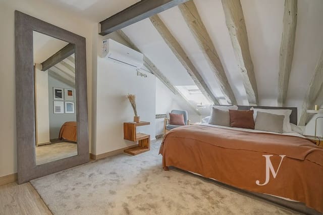 2 bedroom Penthouse for rent in Justicia, Madrid city - € 2,300 (Ref: 9997596)