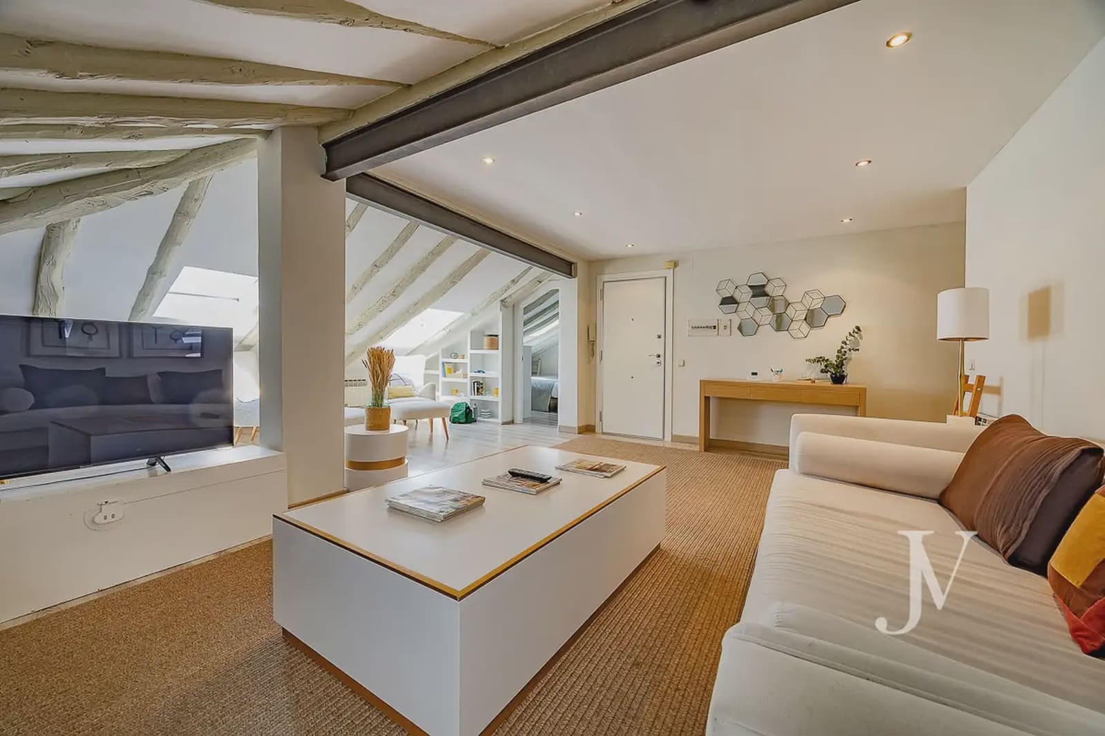 2 bedroom Penthouse for rent in Madrid city - € 2,300 (Ref: 9997596)