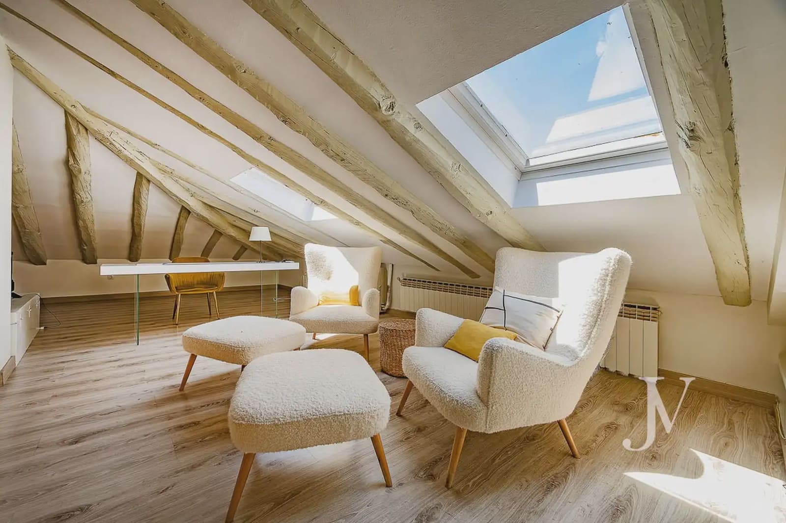 2 bedroom Penthouse for rent in Madrid city - € 2,300 (Ref: 9997596)