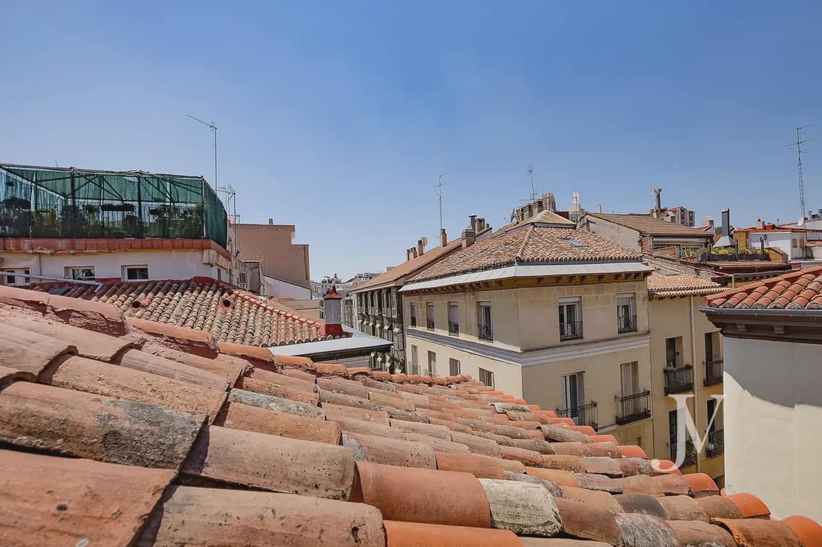 2 bedroom Penthouse for rent in Madrid city - € 2,300 (Ref: 9997596)