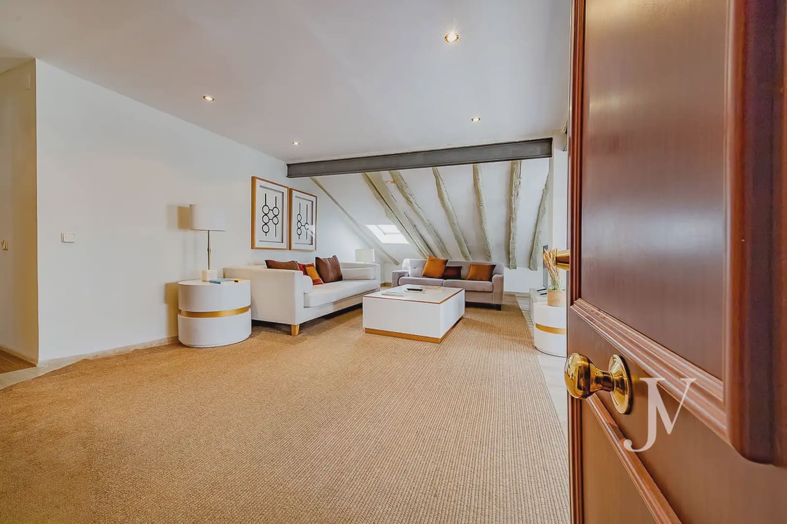 2 bedroom Penthouse for rent in Madrid city - € 2,300 (Ref: 9997596)