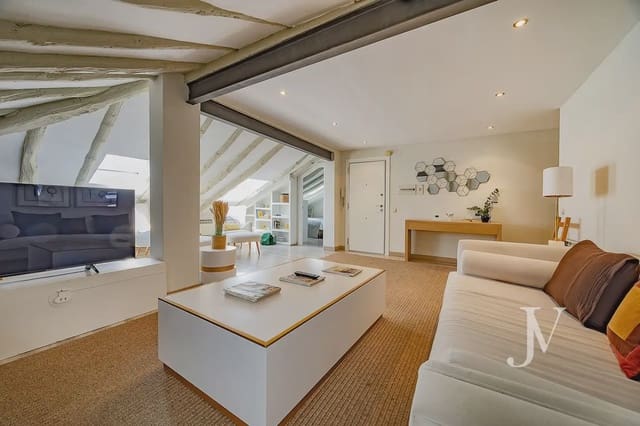 2 bedroom Penthouse for rent in Justicia, Madrid city - € 2,300 (Ref: 9997596)