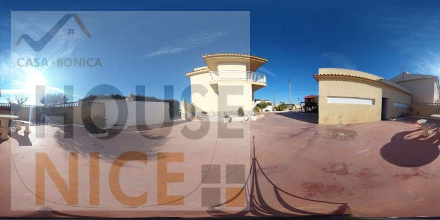 5 bedroom Villa for sale in Benicarlo with pool garage - € 320,000 (Ref: 8585281)