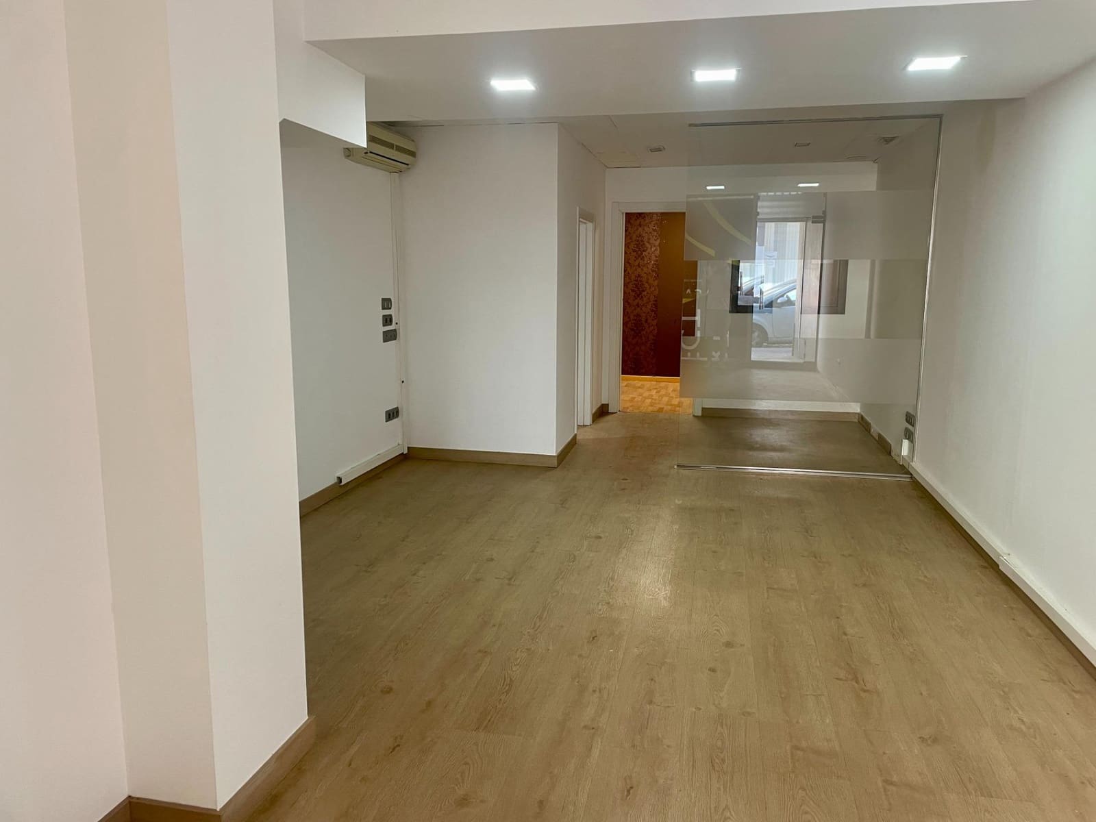 Commercial for rent in Benicarlo - € 400 (Ref: 9591829)