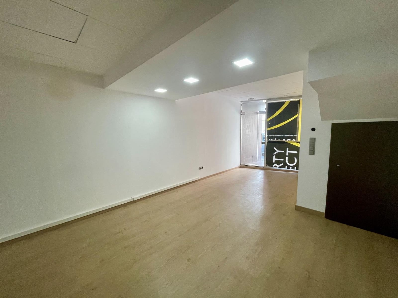 Commercial for rent in Benicarlo - € 400 (Ref: 9591829)