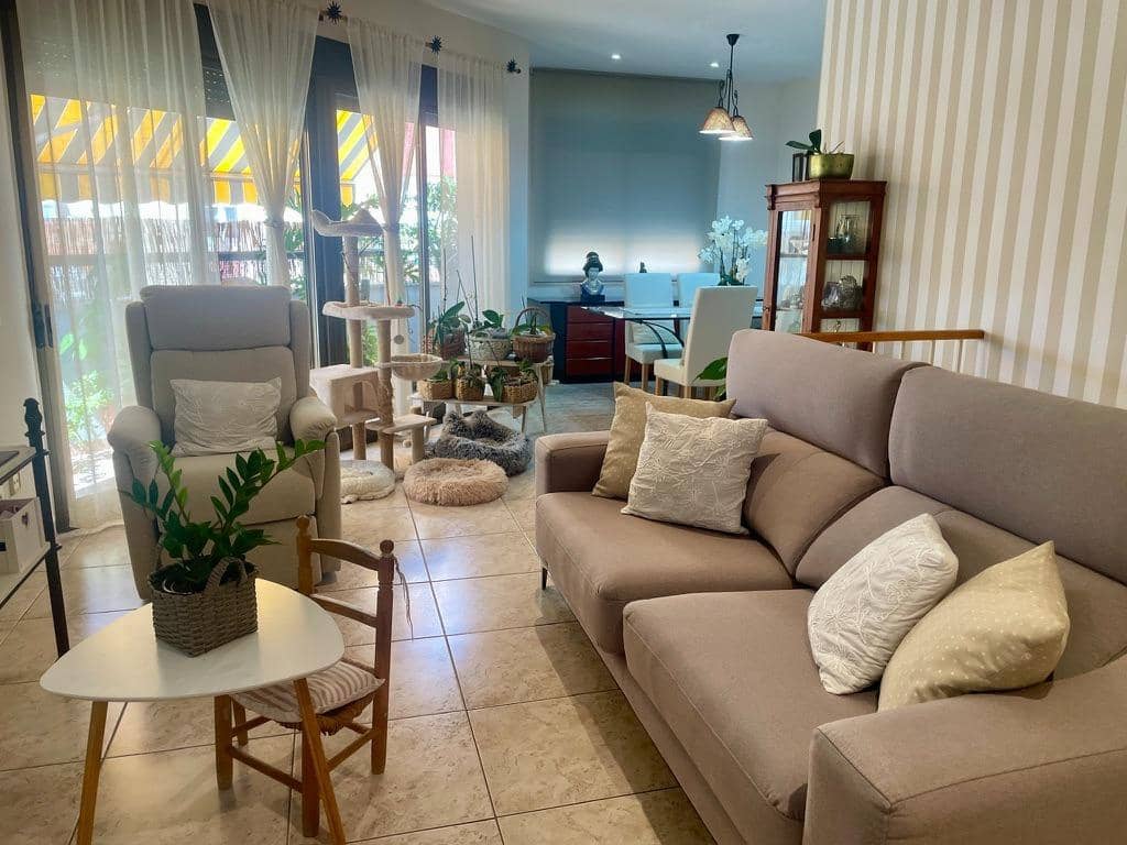 5 bedroom Townhouse for sale in Benicarlo with garage - € 291,000 (Ref: 9591901)