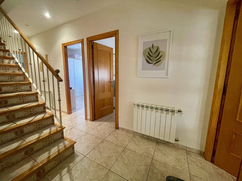 5 bedroom Townhouse for sale in Benicarlo with garage - € 291,000 (Ref: 9591901)
