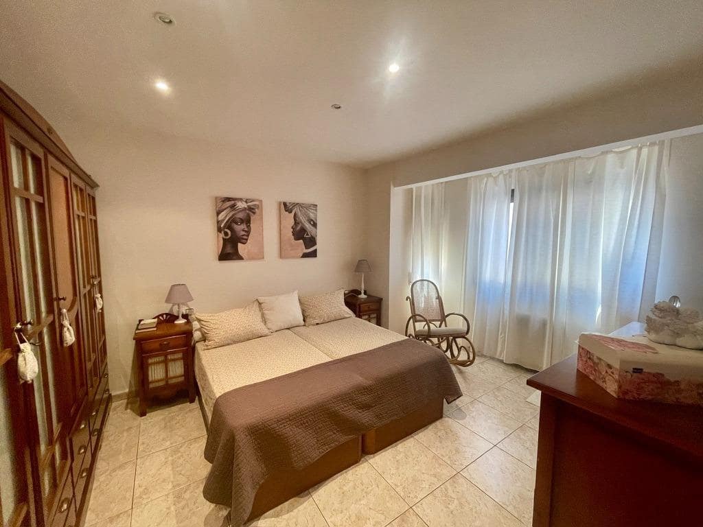 5 bedroom Townhouse for sale in Benicarlo with garage - € 291,000 (Ref: 9591901)