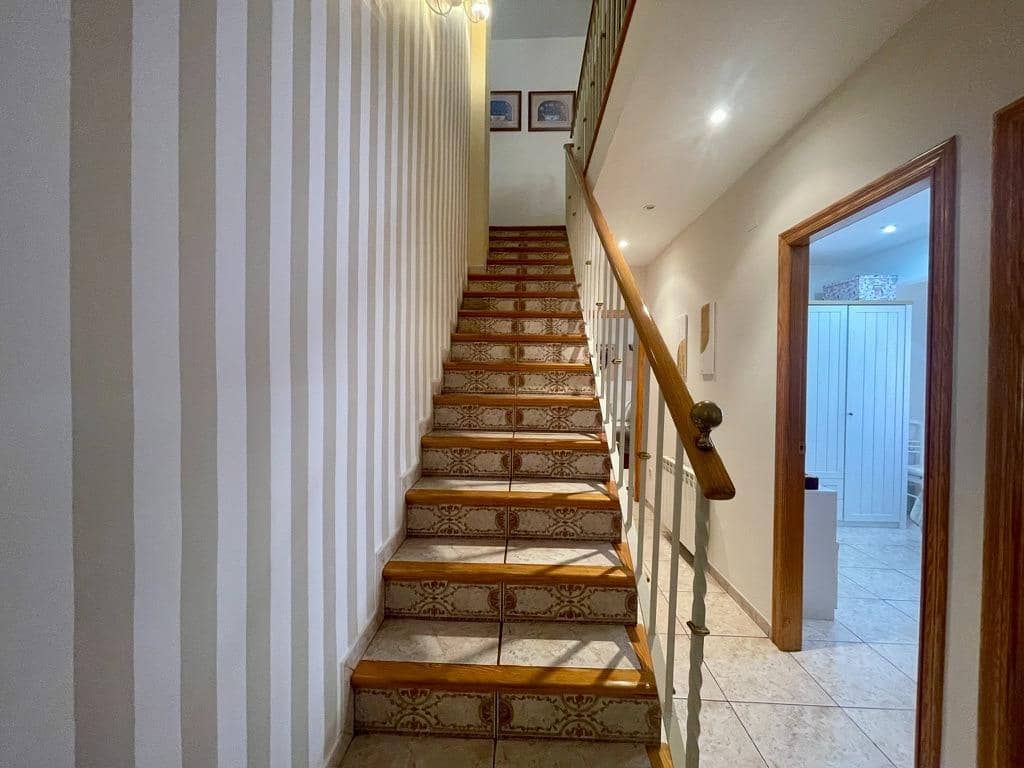 5 bedroom Townhouse for sale in Benicarlo with garage - € 291,000 (Ref: 9591901)